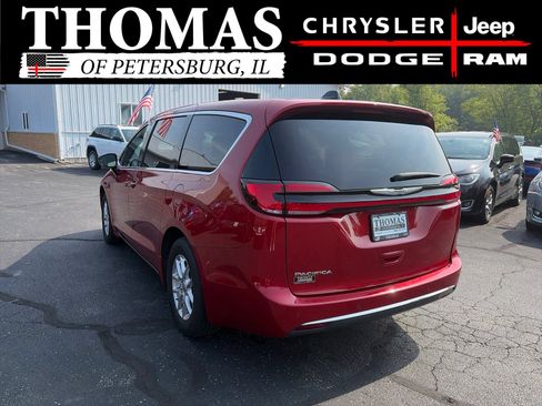 Used 2025 Chrysler Pacifica Select FWD image 5