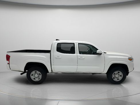 Used 2023 Toyota Tacoma SR AWD/4WD image 4