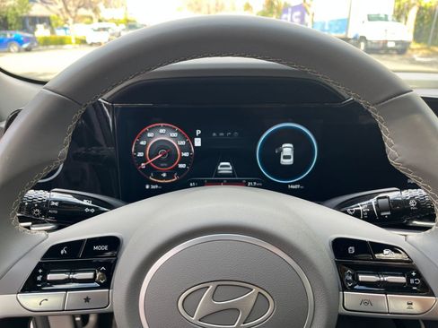 Used 2025 Hyundai Elantra SEL image 28