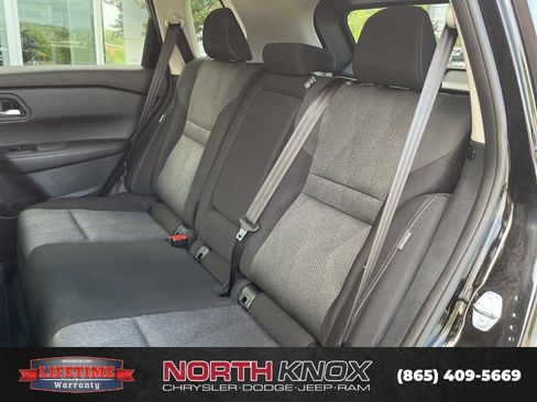 Used 2025 Nissan Rogue SV FWD image 13
