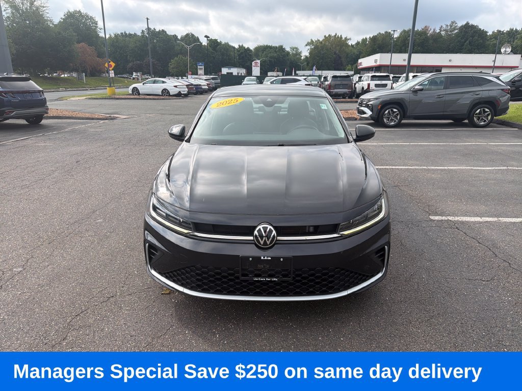 Used 2025 Volkswagen Jetta SE FWD image 8