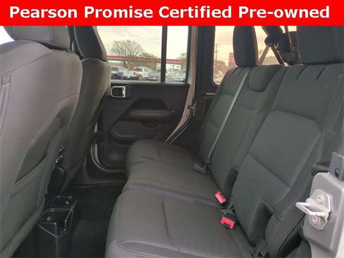 Used 2018 Jeep Wrangler Unlimited Sahara image 13