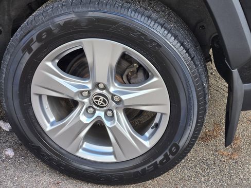 Used 2022 Toyota RAV4 XLE image 13