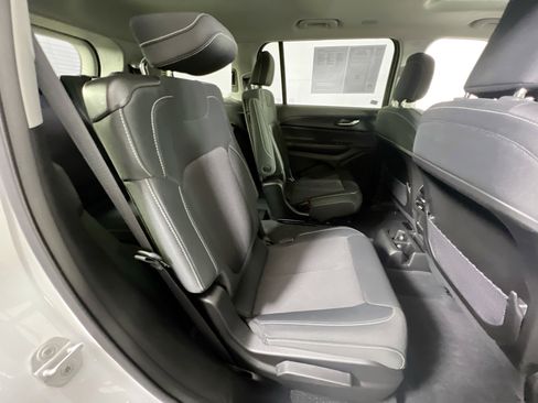 Used 2023 Jeep Grand Cherokee L Laredo image 27