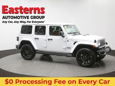 Used 2025 Jeep Wrangler Unlimited Sahara AWD/4WD image 43