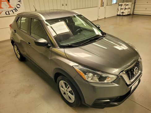 Used 2019 Nissan Kicks S FWD image 11