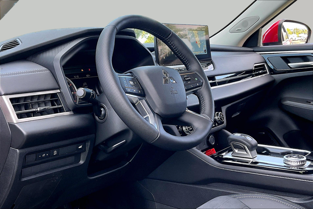 Used 2026 Mitsubishi Outlander SE FWD image 4