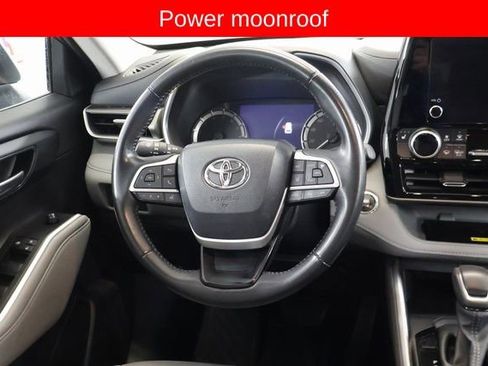Used 2023 Toyota Highlander XLE AWD/4WD image 17