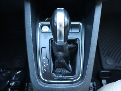 Used 2017 Volkswagen Jetta SE image 38