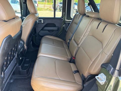 Used 2023 Jeep Wrangler Unlimited Rubicon 4xe w/ Cold Weather Group AWD/4WD image 9