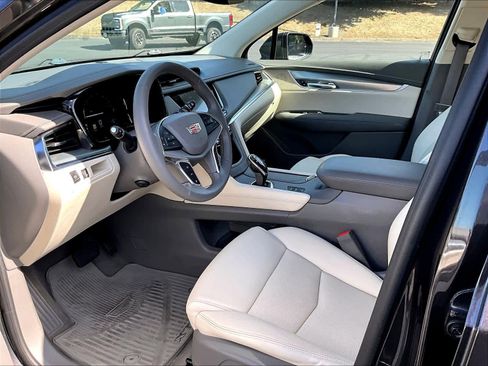Used 2018 Cadillac XT5 Luxury w/ Driver Awareness Package AWD/4WD image 16
