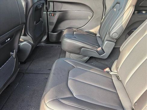 New 2027 Chrysler Pacifica Select FWD image 15