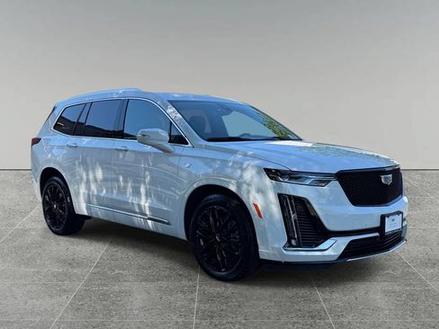 Used 2024 Cadillac XT6 Premium Luxury w/ LPO, Floor Liner Package AWD/4WD image 9