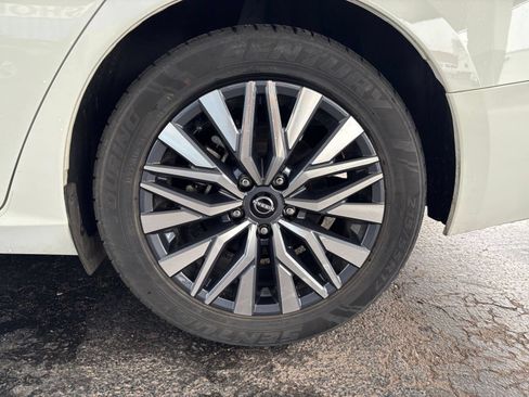 Used 2025 Nissan Altima 2.5 SV FWD image 30