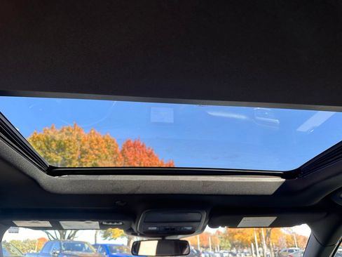 Used 2020 Ford Explorer Platinum w/ Premium Technology Package image 25