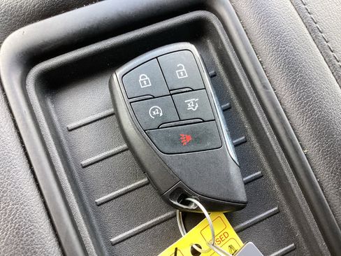Used 2024 GMC Yukon SLE w/ Gmc Pro Safety Plus Package RWD image 31