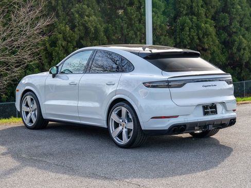 Certified 2023 Porsche Cayenne Turbo image 3