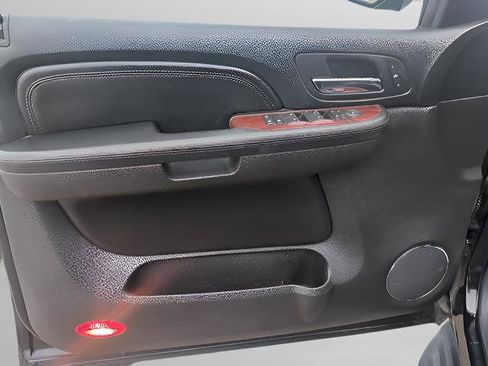 Used 2007 Cadillac Escalade ESV AWD w/ Information Package image 19