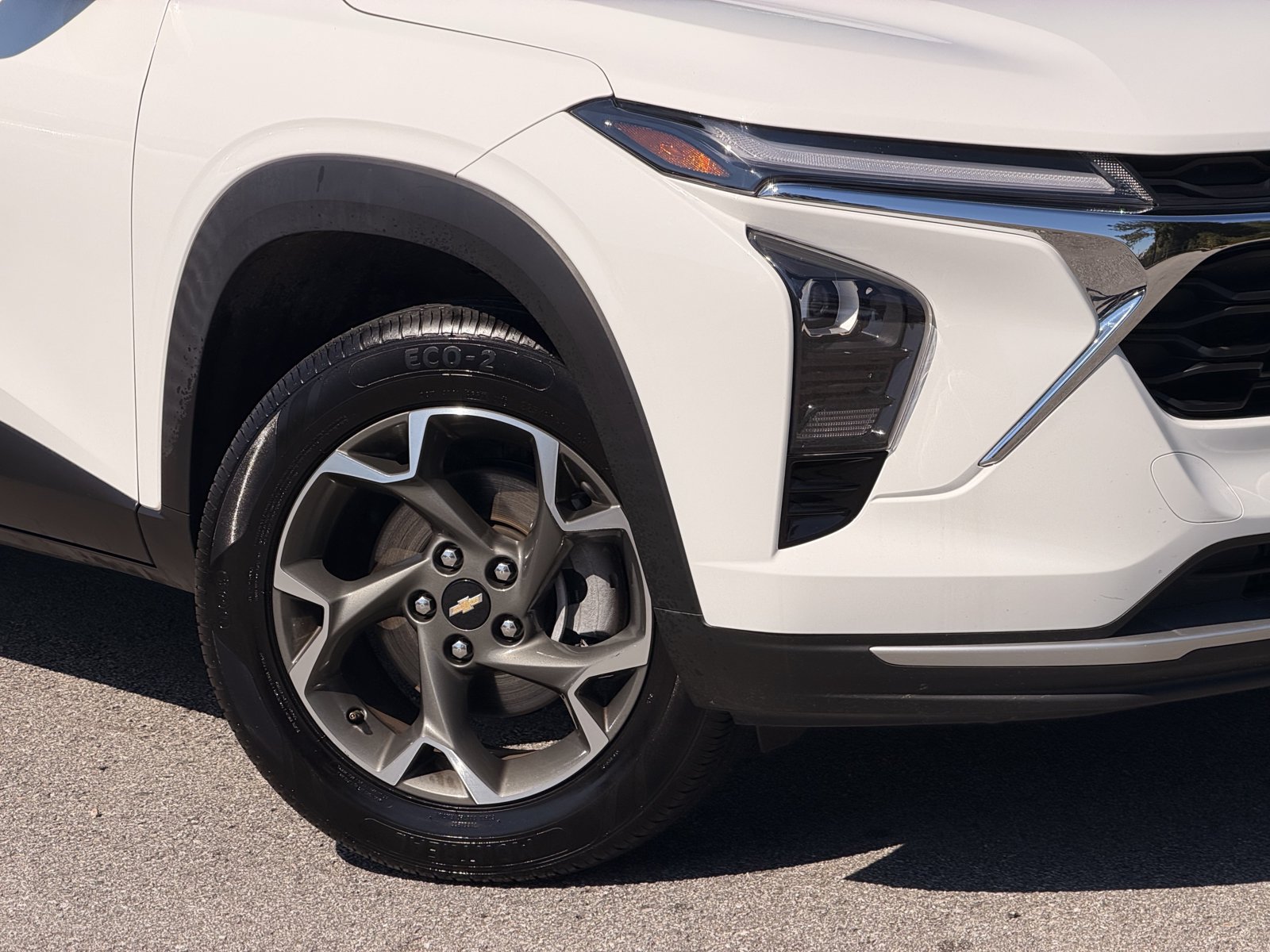 Used 2024 Chevrolet Trax LT w/ Driver Confidence Package FWD image 3