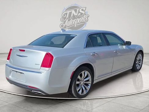 Used 2020 Chrysler 300 Limited RWD image 5