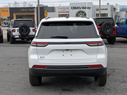 New 2025 Jeep Grand Cherokee Altitude image 6