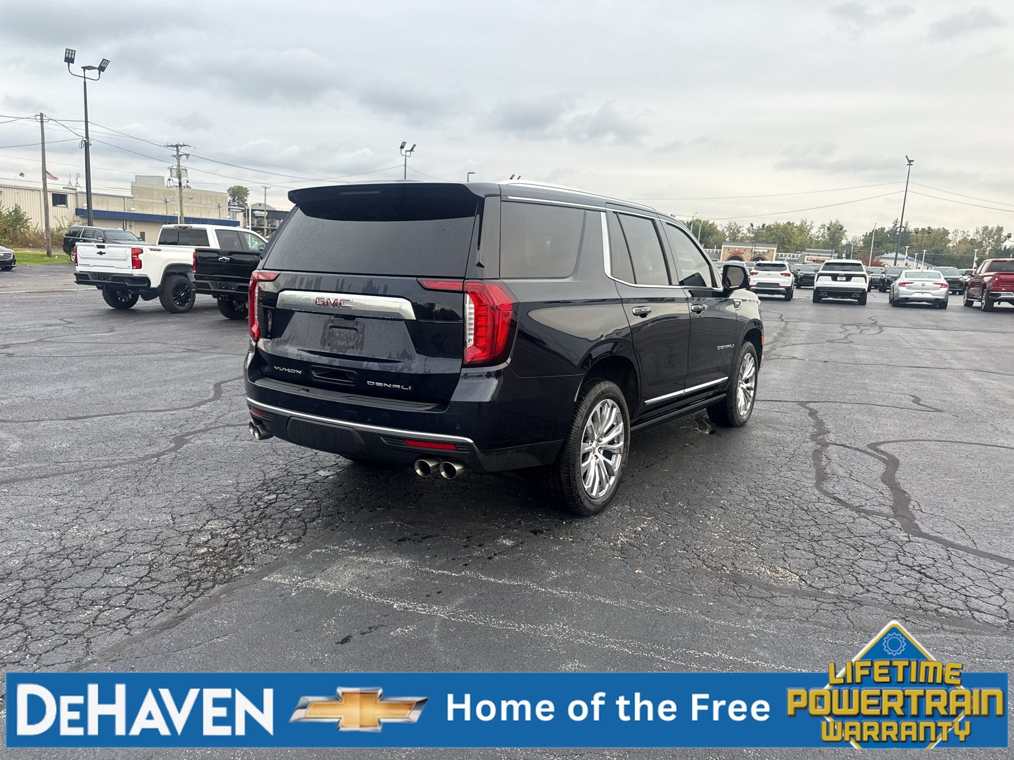 Used 2022 GMC Yukon Denali w/ Denali Premium Package AWD/4WD image 6