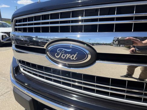 Used 2019 Ford F150 Lariat w/ Equipment Group 502A Luxury AWD/4WD image 20