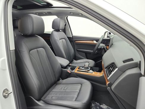 Used 2023 Audi Q5 2.0T Premium w/ Convenience Package AWD/4WD image 19