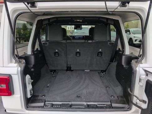 Used 2025 Jeep Wrangler Unlimited Rubicon AWD/4WD image 29