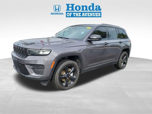 Used 2023 Jeep Grand Cherokee Altitude AWD/4WD image 2