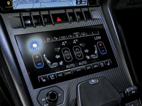 Used 2023 Lamborghini Urus Performante AWD/4WD image 35