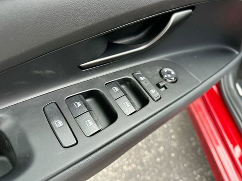 Used 2025 Hyundai Elantra Sport image 32