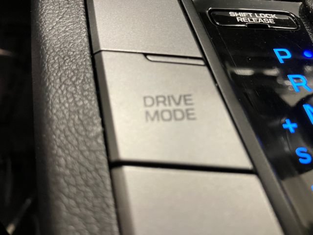 Used 2020 Hyundai Elantra SE w/ Cargo Package (C1) FWD image 25