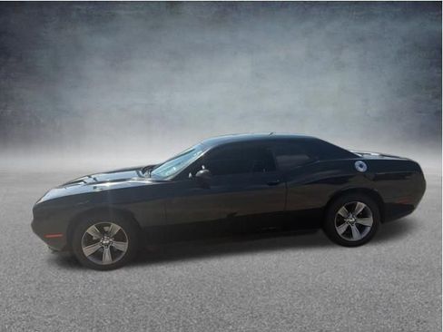 Used 2015 Dodge Challenger SXT RWD image 8