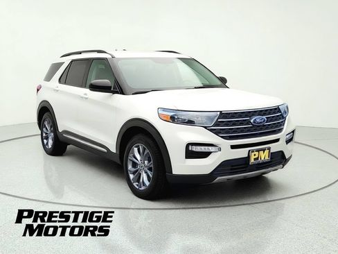 Used 2022 Ford Explorer XLT w/ Equipment Group 202A AWD/4WD image 2