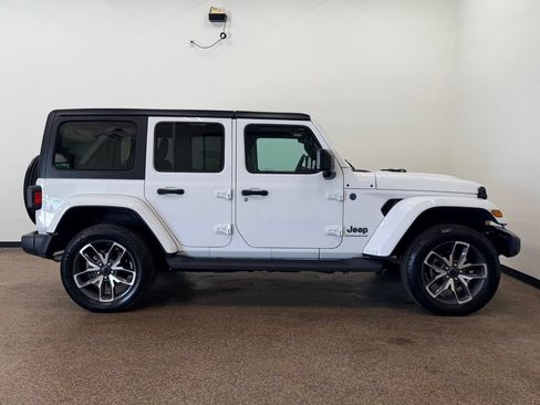 Used 2024 Jeep Wrangler Unlimited w/ Convenience Group AWD/4WD image 8