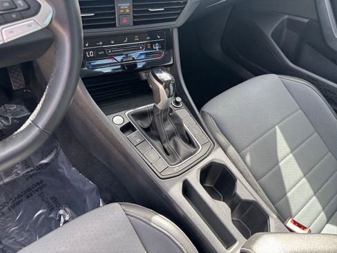 Used 2025 Volkswagen Jetta SE image 43