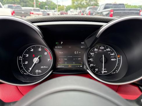 Used 2019 Alfa Romeo Giulia Ti Sport w/ Quick Order Package 22S Sport AWD/4WD image 37