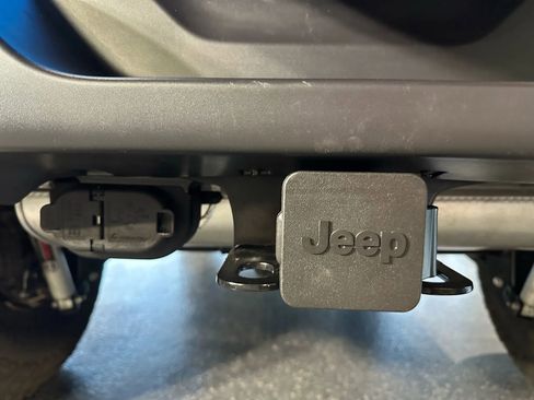 Used 2024 Jeep Wrangler Unlimited Sport image 26