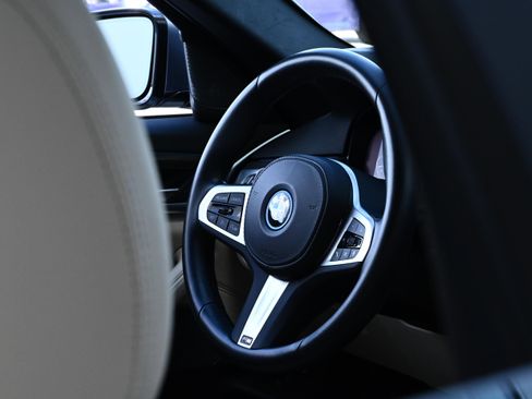 Certified 2022 BMW 530e w/ Premium Package image 24