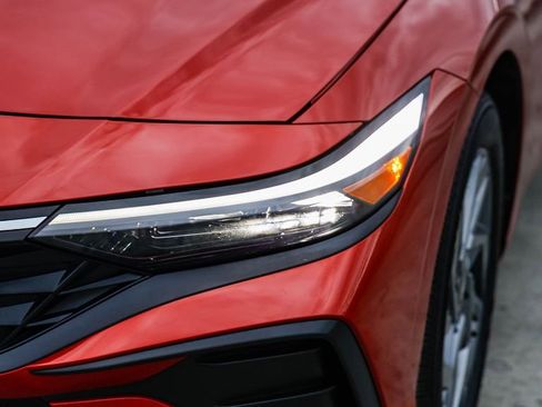 Used 2024 Hyundai Elantra Blue image 5