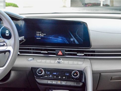 Certified 2024 Hyundai Elantra SEL image 14