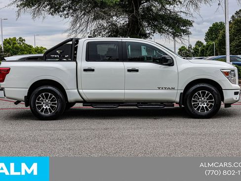 Used 2024 Nissan Titan SV w/ SV Convenience Package RWD image 11