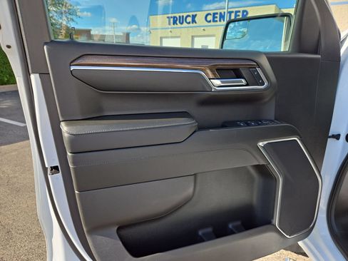 Used 2024 Chevrolet Silverado 1500 LT AWD/4WD image 16