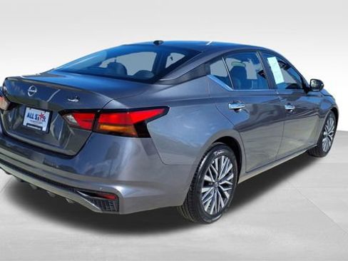 Used 2025 Nissan Altima 2.5 SV image 8