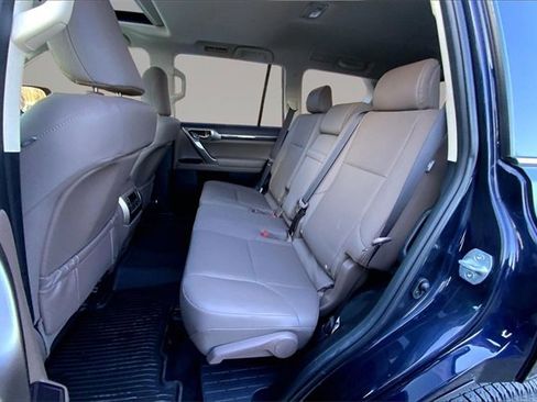 Used 2020 Lexus GX 460 Premium w/ Premium Package image 19