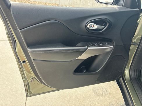 Used 2021 Jeep Cherokee Latitude Lux FWD image 14