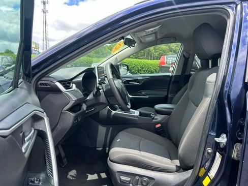Used 2025 Toyota RAV4 XLE FWD image 17