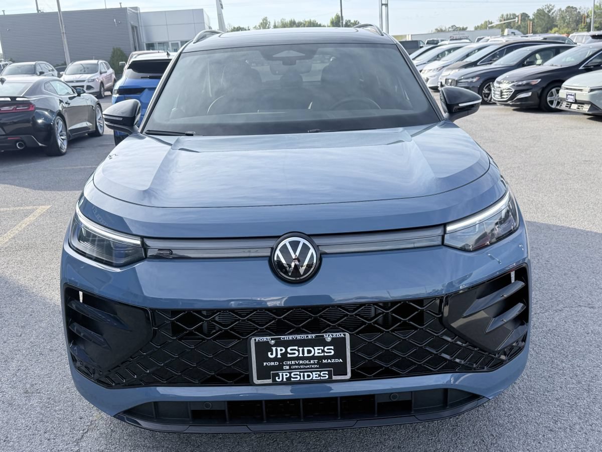 Used 2026 Volkswagen Tiguan SE R-Line AWD/4WD image 2