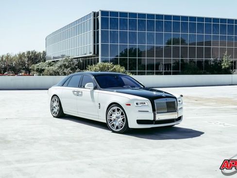 Used 2017 Rolls-Royce Ghost RWD image 24
